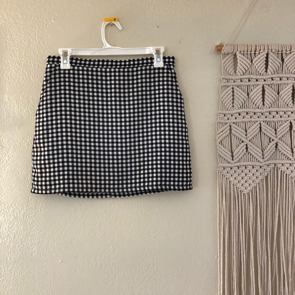 checkered mini skirt!